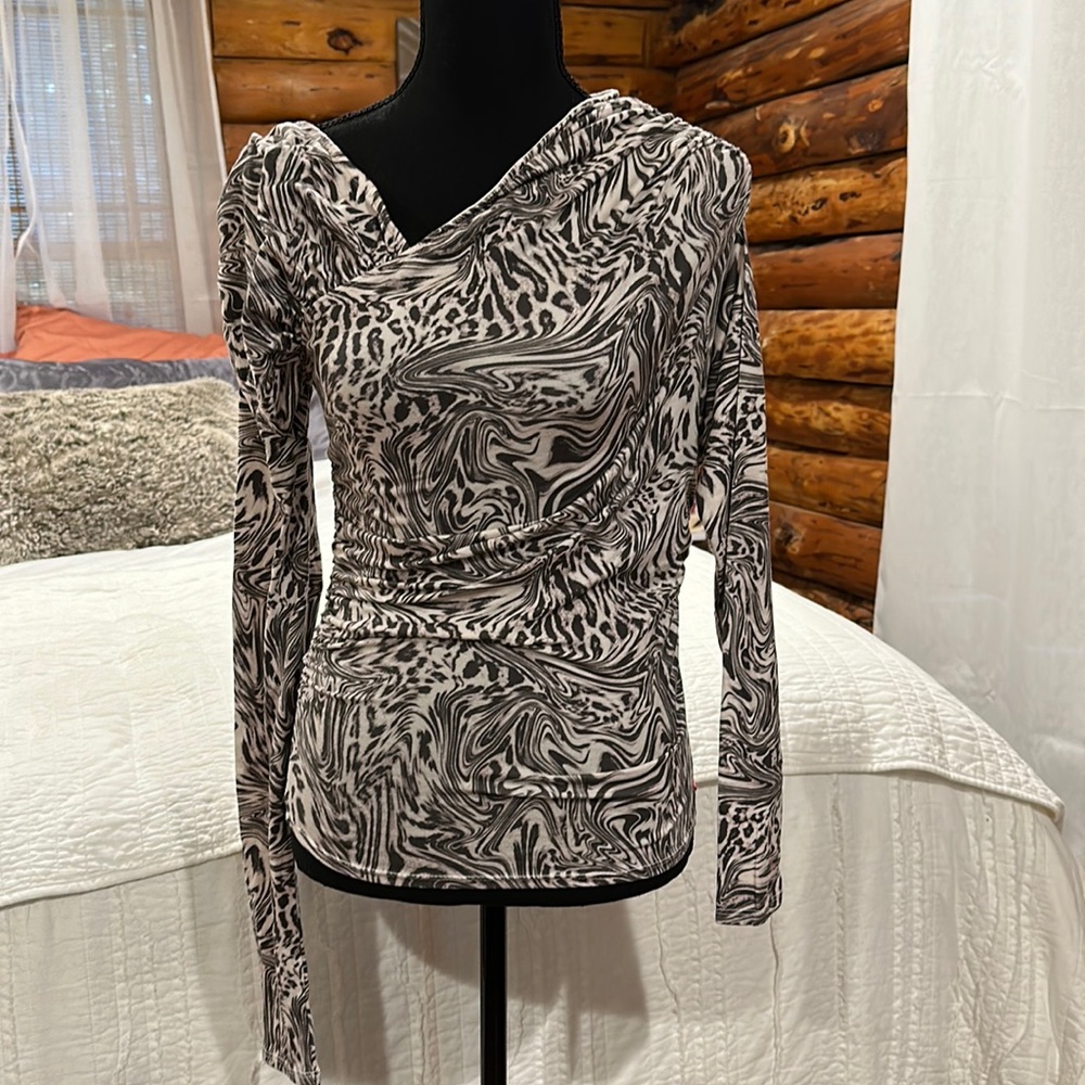 New Imagen Charcoal Leopard Daze Long Sleeve Top